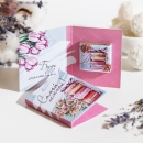 Шоколадная мини-открытка Самой нежной (пирожные и цветы)